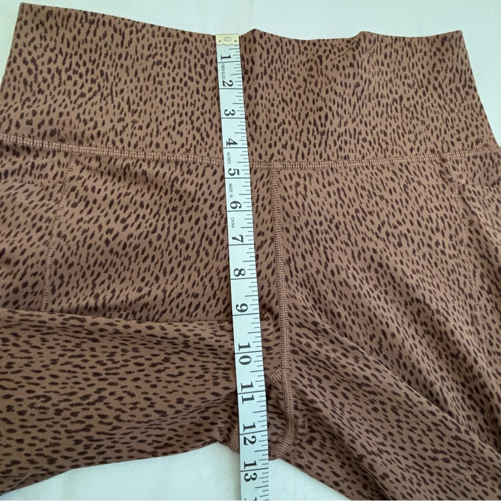 Athleta Salutation Stash Pocket 7/8 Tights Leggings Shanti Animal Beige Large - Picture 12 of 13